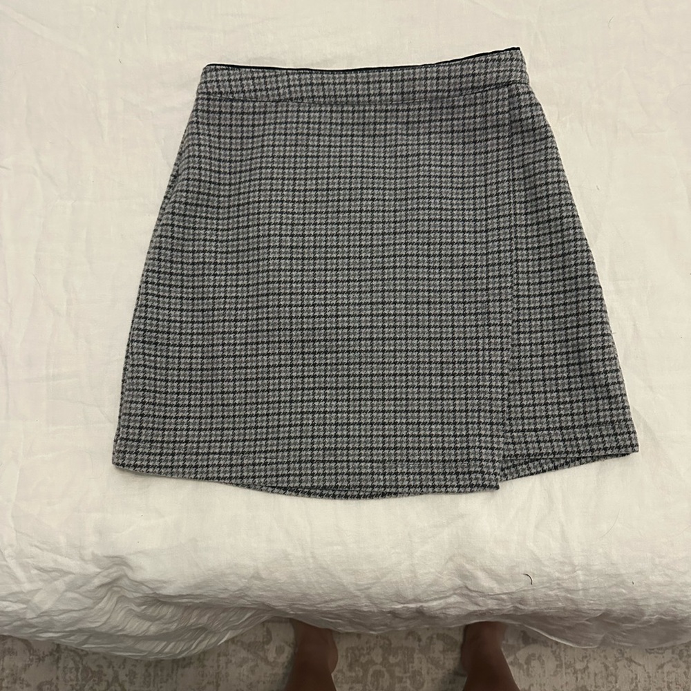 Abercrombie & Fitch Black and White Mini Skirt